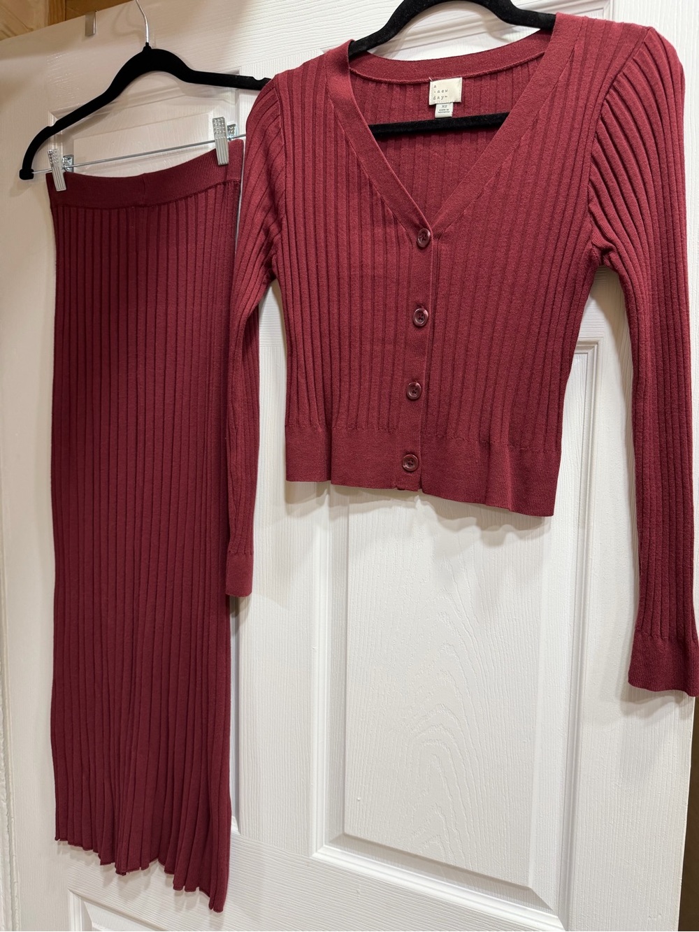 Ribbed Knit Burgundy Midi Skirt set - Women's